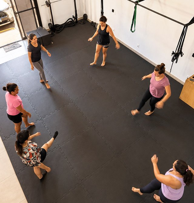 Aula de treino em grupo no Espaço CorporalMente